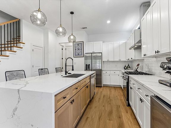 2nd image of 4008 Chapman St