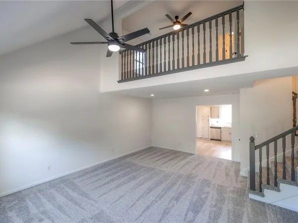 2329 Twin Oaks Dr, Harrisonville, MO 64701