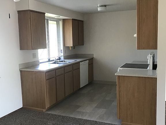 4th image of 9802 NE 8th Cir