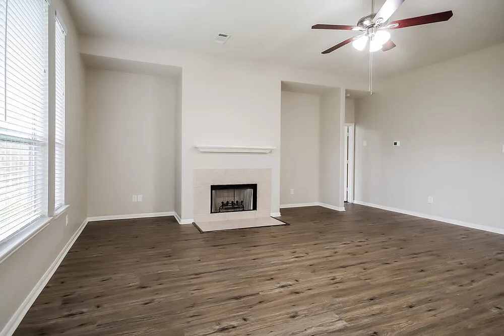 3 bed, 2.5 bath, 2472 sqft, $2,515 — Photo 4