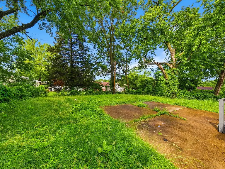 146 Grampian Rd — Photo 24