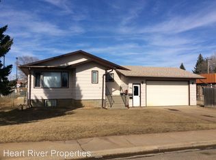 26 Osborn Dr, Dickinson, ND 58601