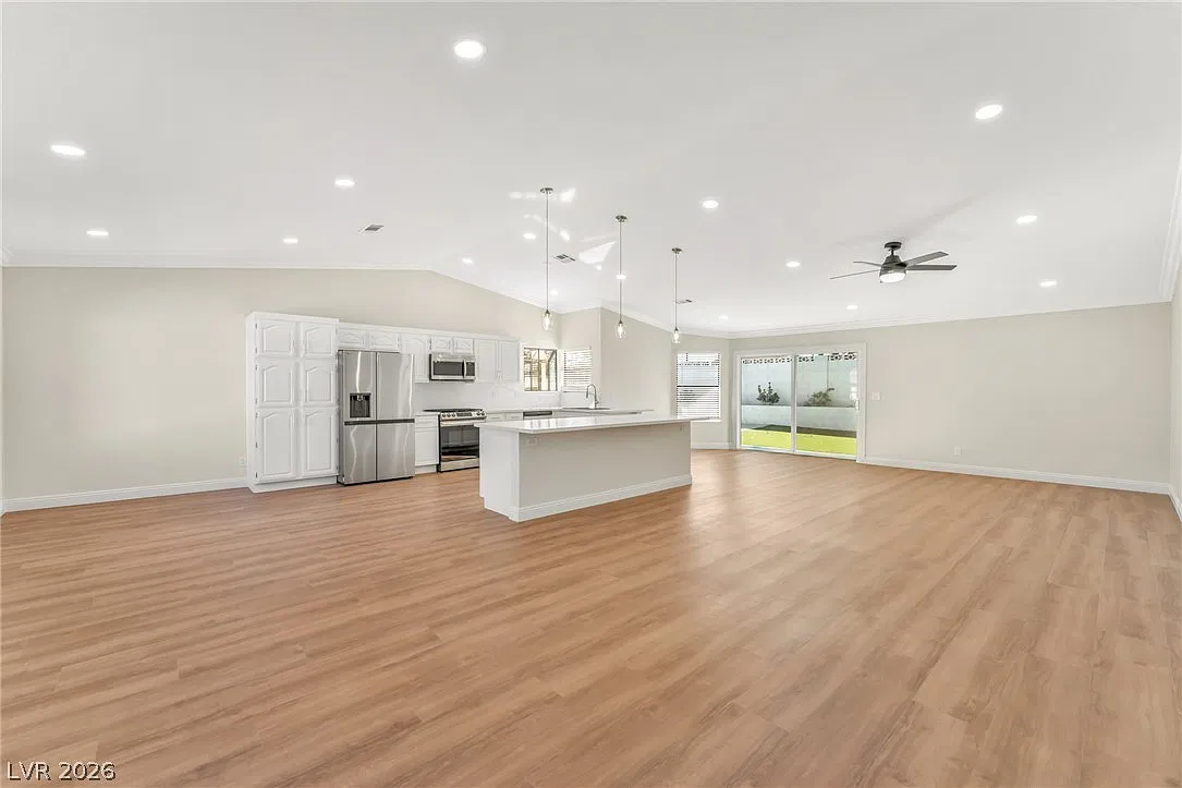 4 bed, 2.0 bath, 1804 sqft, $2,300 — Photo 3