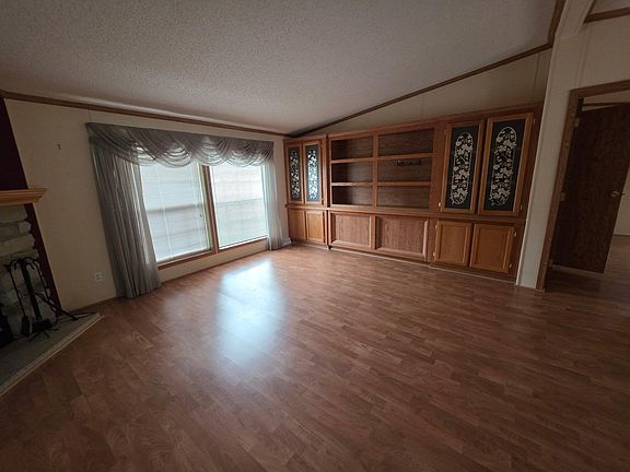 3rd image of 8959 Meadowview Dr