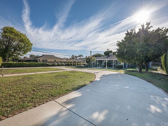 4th image of 8861 Canterbury Ave