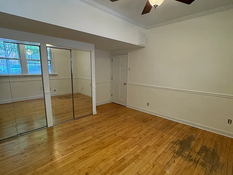 547 W Surf St #B — Photo 11