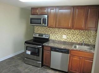466 Green Ln #3, Philadelphia, PA 19128