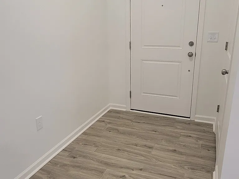 102 E Franklin St — Photo 14