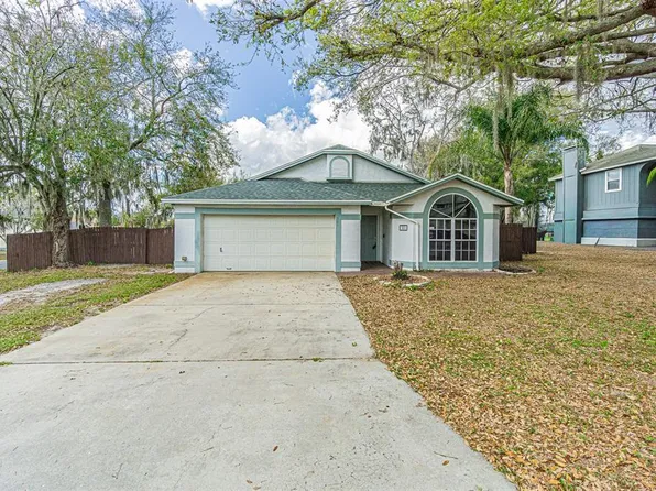 301 Sugar Creek Dr, Plant City, FL 33563