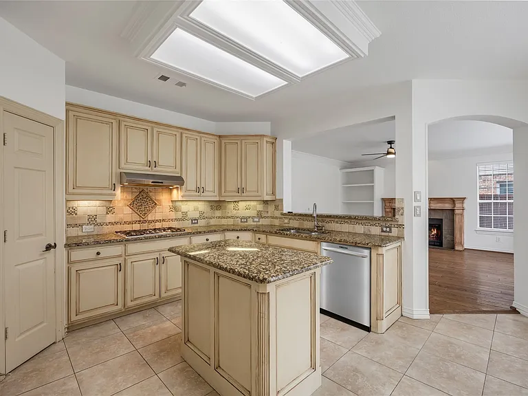4758 Ridgeland Dr — Photo 6