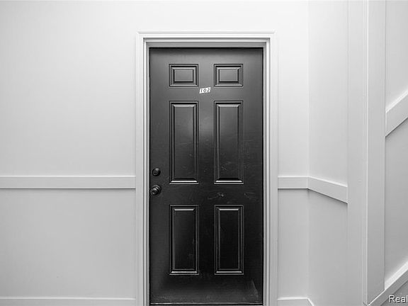 5th image of 269 Watson St #102