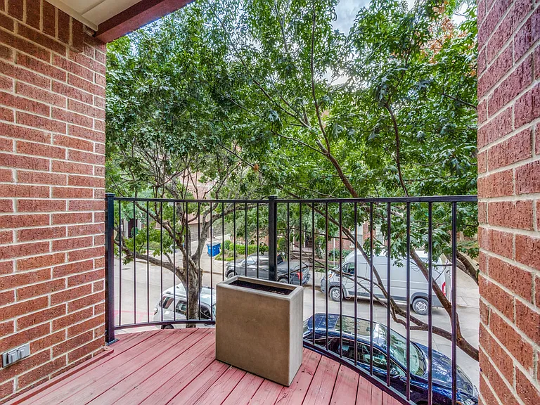 2412 Worthington St — Photo 25
