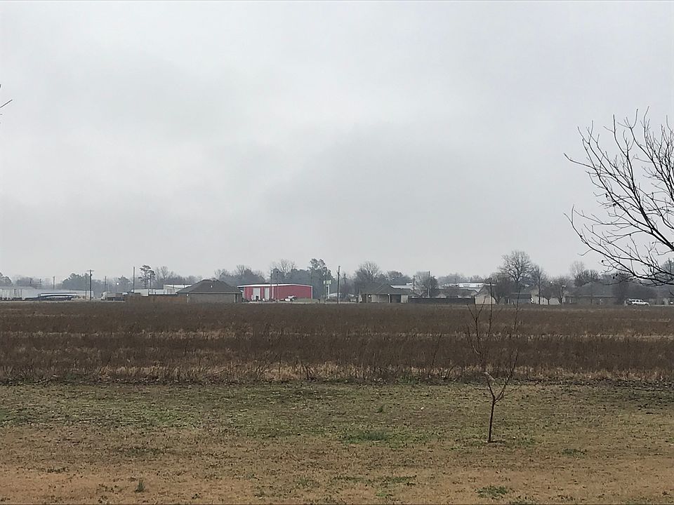 2nd image of 680 Balcom Ln