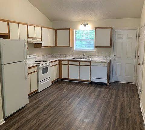 3rd image of 4120 Bridge Ct #B