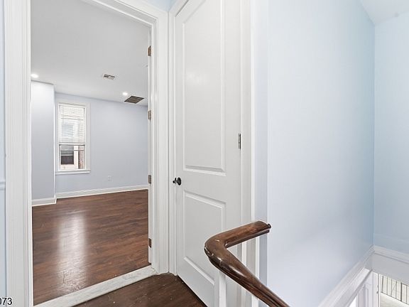 5th image of 514 42Nd St