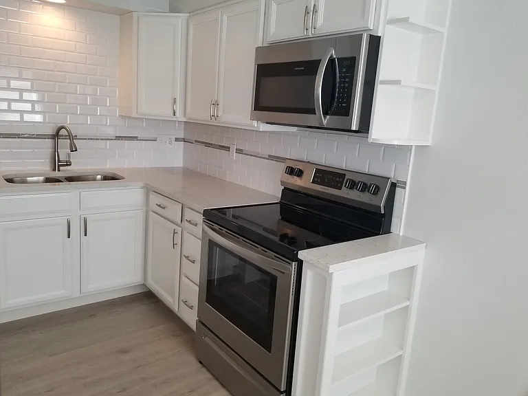 5580 S. Curtice Street 4-Plex — Photo 4