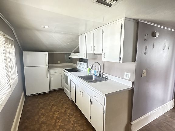 3rd image of 1411B E Central Blvd