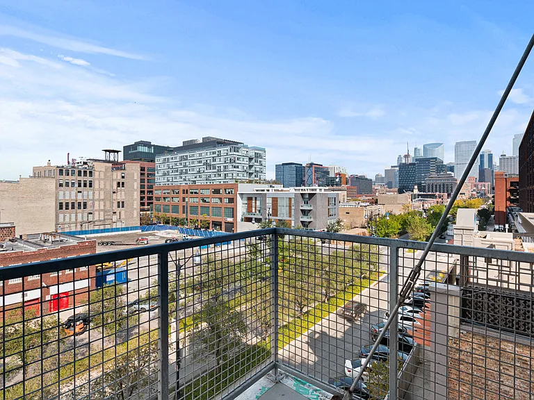 1123 W Randolph St #401 — Photo 12