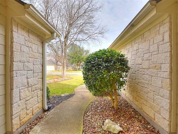 3rd image of 3006 Parker Dr