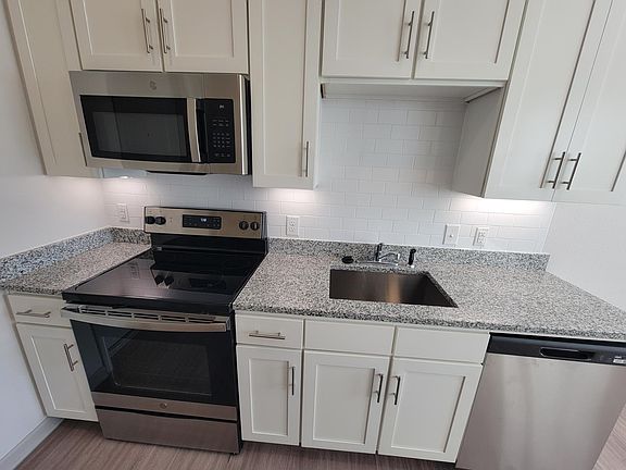 3rd image of 2920 E 17th St #107