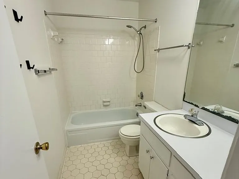 2066 Rexford Rd — Photo 10