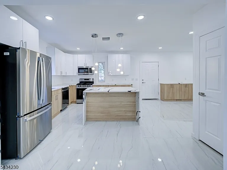 217 Heywood Ave — Photo 6