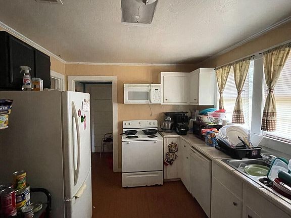 5th image of 111 Pinehills Dr