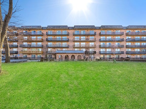 3rd image of 8025 Woodglen Ln APT 207