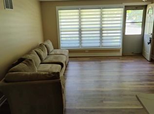 700 Brewster Ln, Schaumburg, IL 60193