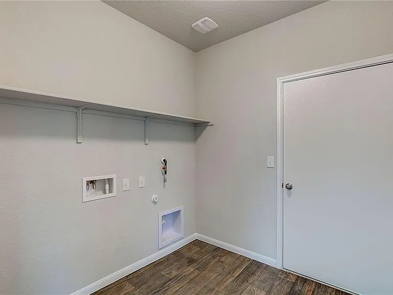 10502 Fulton Ave — Photo 12