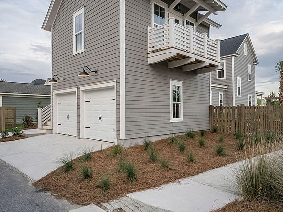 2nd image of 300 Oak Park Ln