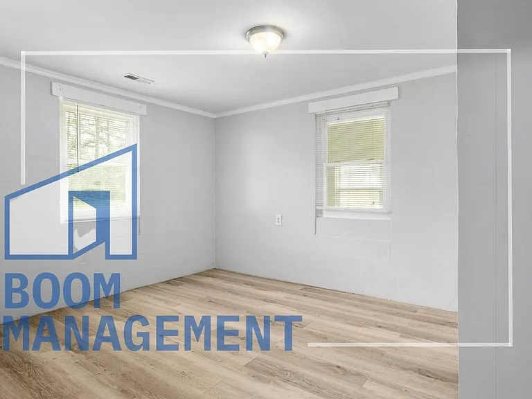1411 Parham St — Photo 6