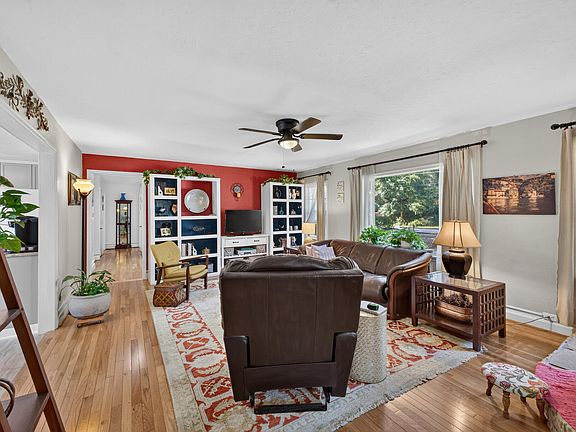 5th image of 109 Dunbarton Cir SE