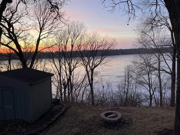 376 E Amber Lake Dr, Fairmont, MN 56031