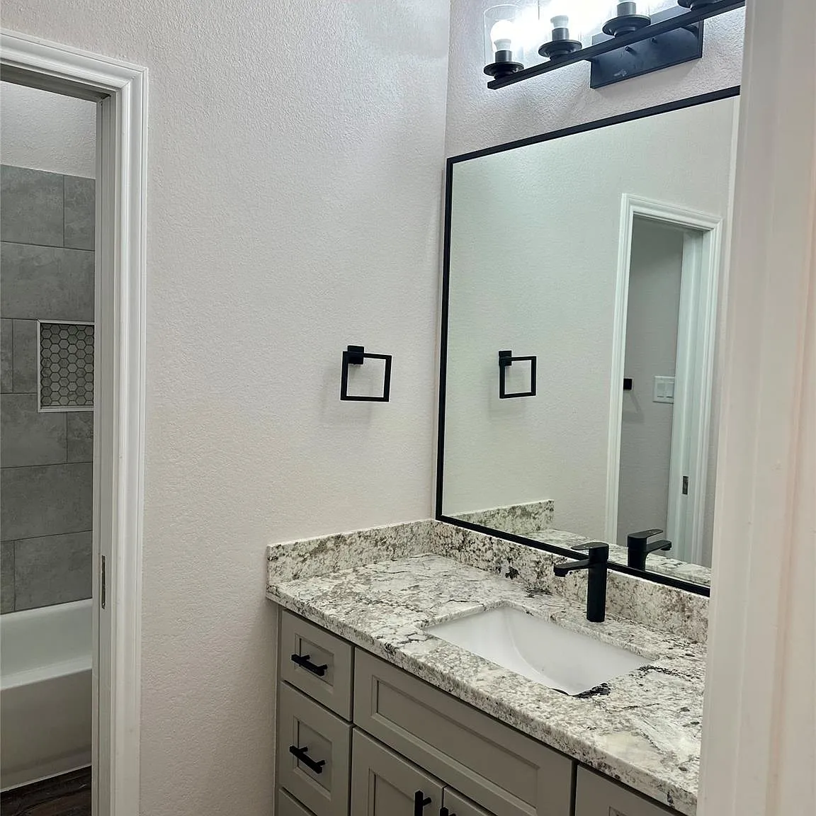 3 bed, 2.0 bath, $2,300 — Photo 3