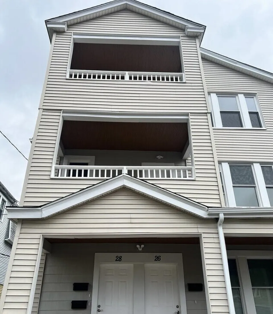 3 bed, 1350 sqft, $2,100 — Photo 2