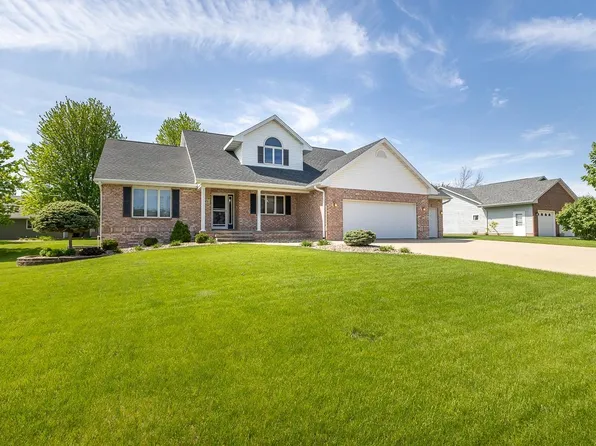 585 6th Ave SW, Dyersville, IA 52040