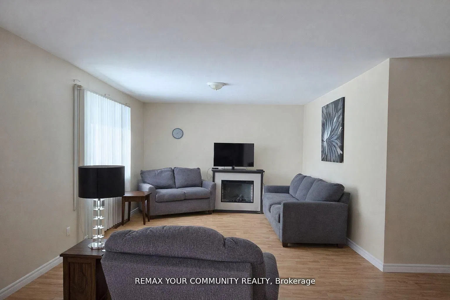 3 bed, $2,200 — Photo 2