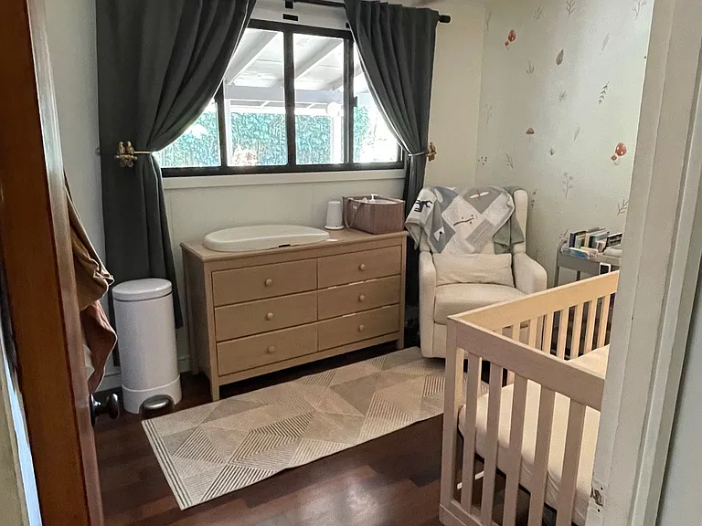 Bedroom/nursery