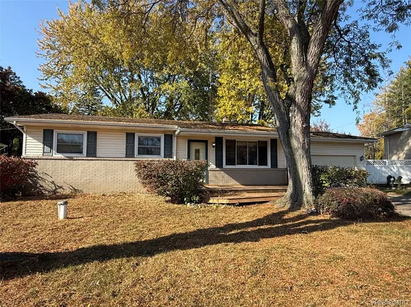 3342 Brookgate Dr, Flint, MI 48507