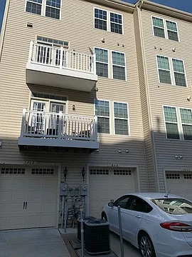 3 Bed / 2.5 Bath — Photo 3
