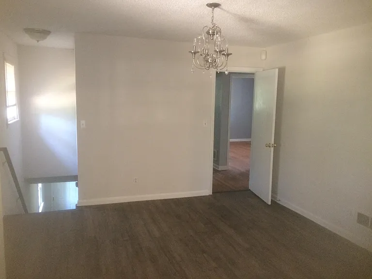 1806 Cheltenham Ln — Photo 4
