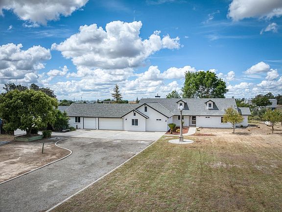 3rd image of 16564 Monreal Rd