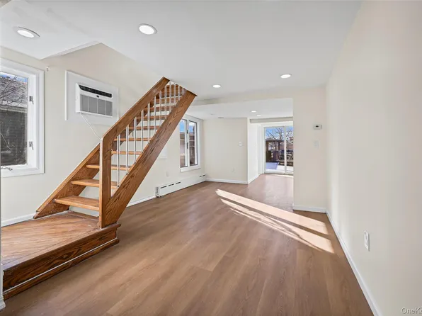 130 Gordon Pl, Freeport, NY 11520