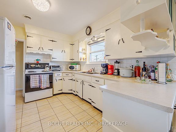 5th image of 24 Winslow Cres