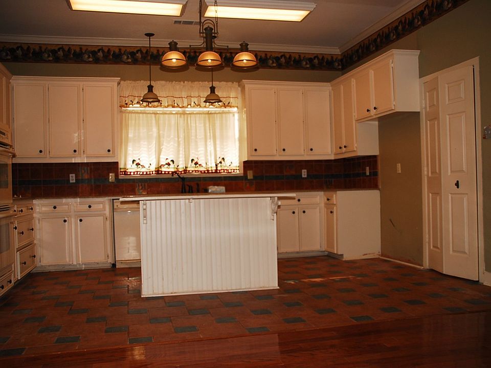 2nd image of 5204 Worth St