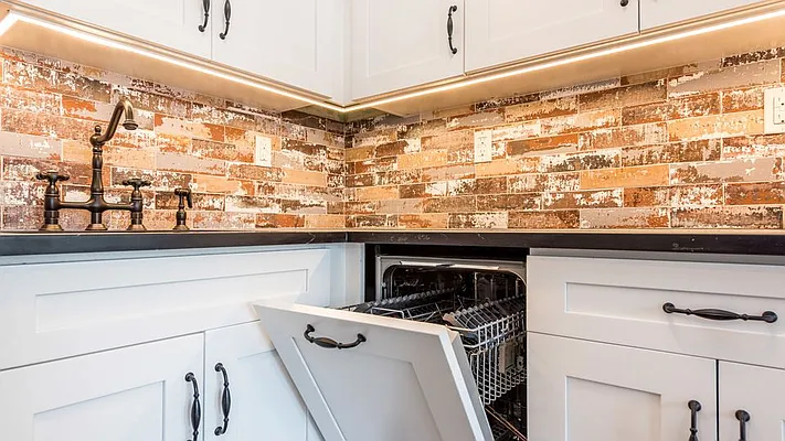 Rented by Nooklyn NYC LLC | media 100