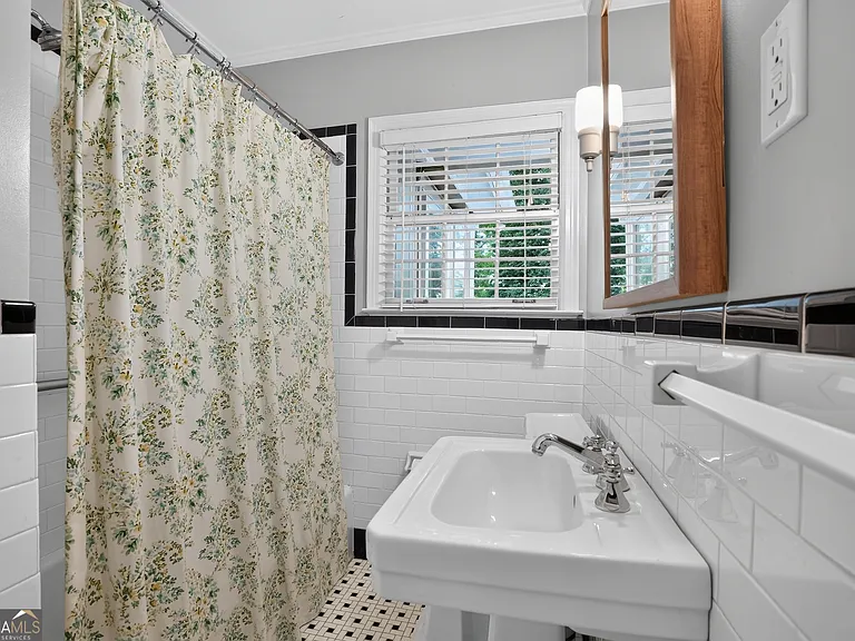 807 Cardova Dr NE — Photo 14