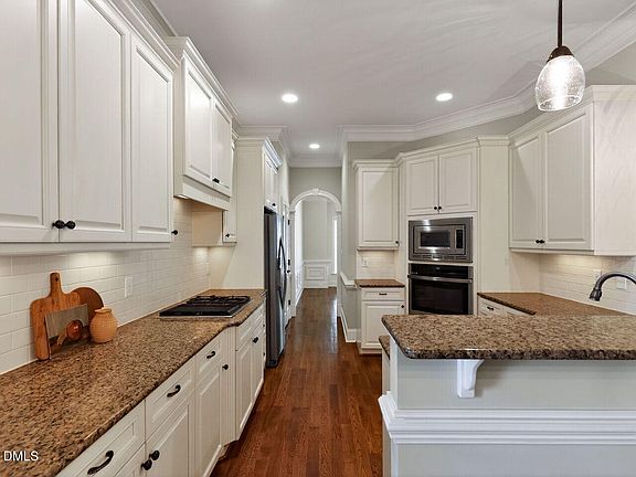 4th image of 1813 Green Oaks Pkwy