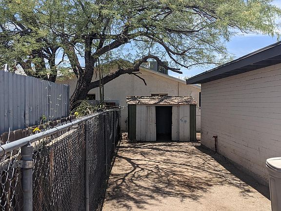 4th image of 1311 W Fresno St